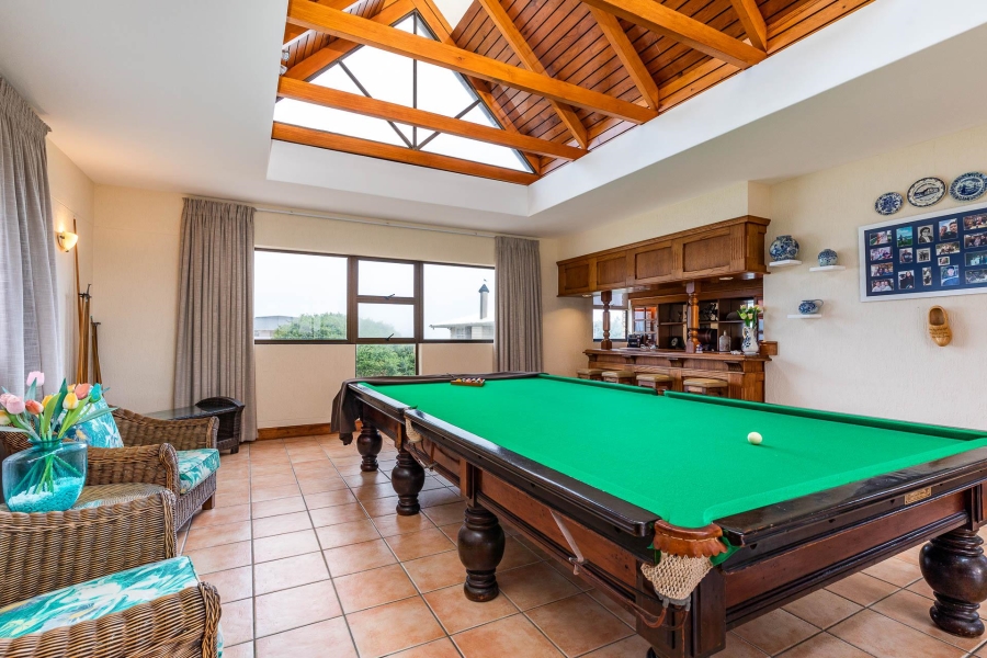 6 Bedroom Property for Sale in Outeniqua Strand Western Cape